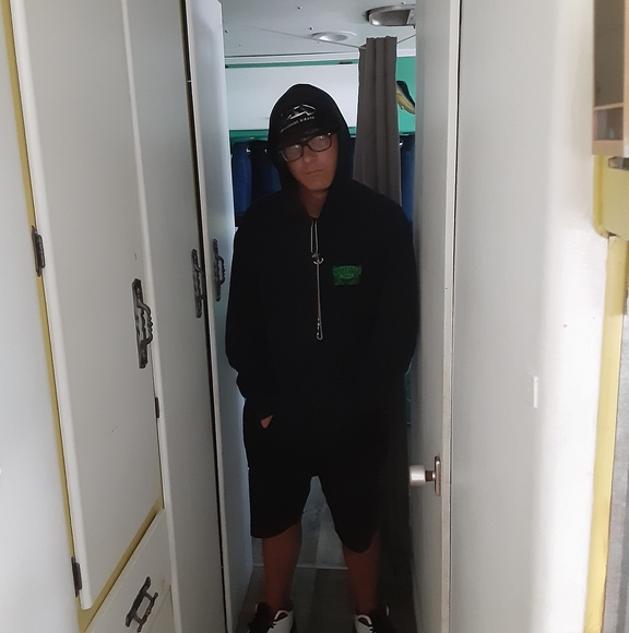 Meet your Posher, Aaren - Picture 1 of 1